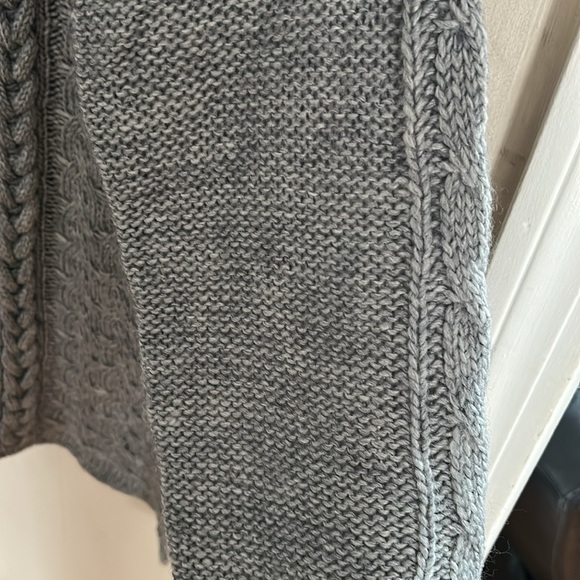 Papillon NWT Grey Cable Knit Sweater - Picture 7 of 7